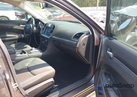 2019 Chrysler 300 Touring z USA, uszkodzony, nr VIN 2C3CCAAG5KH733301